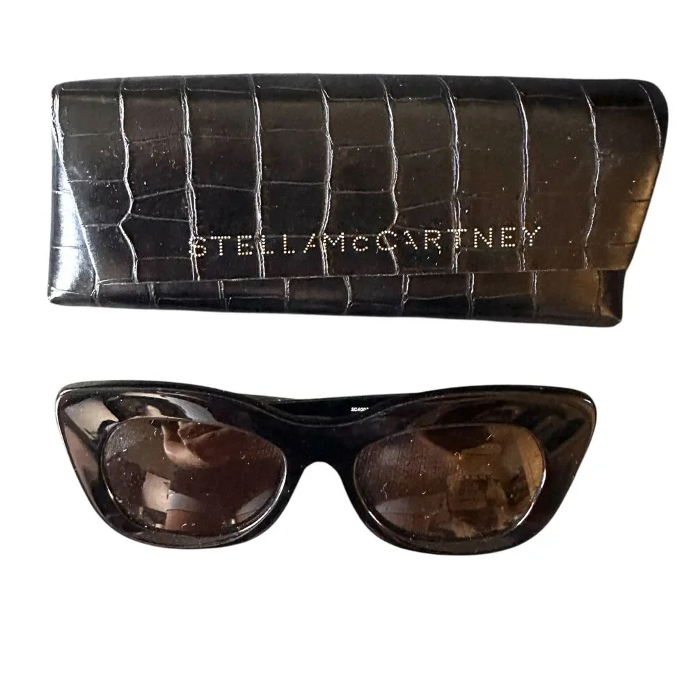 STELLA MCCARTNEY Cateye Black Sunglasses with Case‎